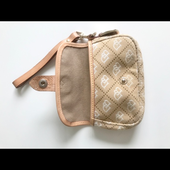 Dooney and Bourke wrist clutch - Picture 3 of 7